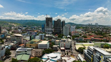 Straßen und Gebäude der Stadt Cebu von oben. Stadtbild. Philippinen.