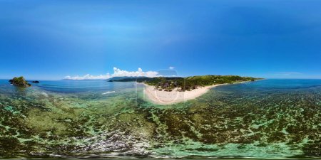 Foto de Playa tropical de arena y mar azul. Pagudpud. Filipinas. VR 360. - Imagen libre de derechos