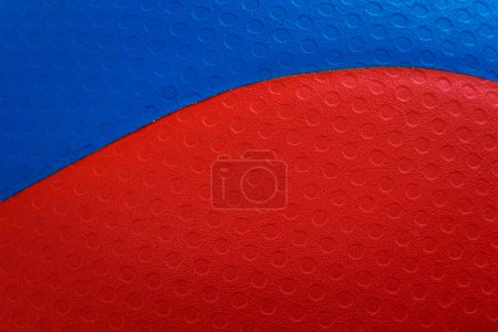 Foto de Textura roja y azul de una pelota de voleibol - Imagen libre de derechos
