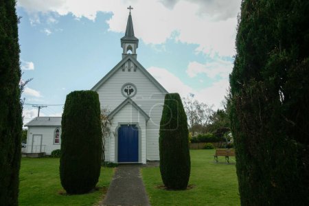 Téléchargez les photos : Carterton New Zealand - October 4 2010; Traditional architecture of Sacred Heart Church Union Church. - en image libre de droit