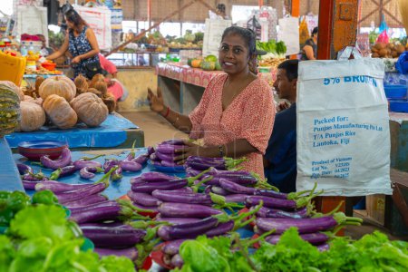 Téléchargez les photos : Sigatoka Fidji - 8 septembre 2023 ; Produits locaux du marché des fruits et légumes exposés. - en image libre de droit