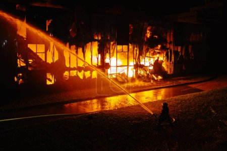 Engulfs Building in Devastating Fire