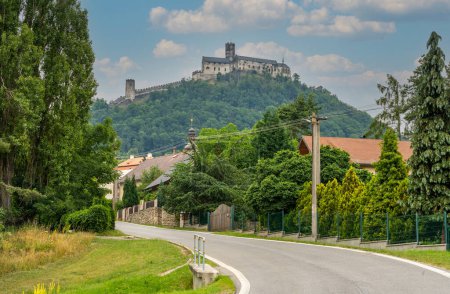 Téléchargez les photos : Bezdez, un château gothique situé dans la région de Liberec en République tchèque - en image libre de droit