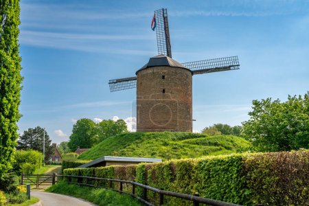 Grafelijke Korenmolen, die älteste Windmühle der Niederlande im Dorf Zeddam