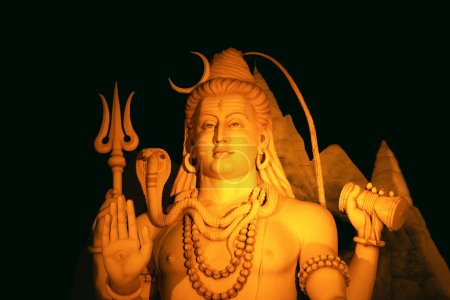 Schöne Statue von Herrn Shiva