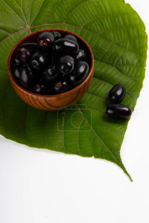 Foto de Java Ciruela o Blackberry indio, imagen aislada con fondo blanco - Imagen libre de derechos