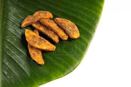 Foto de Sharkara Upperi o Sarkara Varatti, es un aperitivo dulce popular de Kerala, imágenes aisladas con fondo blanco. - Imagen libre de derechos
