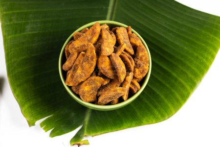 Foto de Sharkara Upperi o Sarkara Varatti, es un aperitivo dulce popular de Kerala, imágenes aisladas con fondo blanco. - Imagen libre de derechos