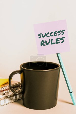 Affichage conceptuel Règles de succès, Concept signifiant des moyens établis de fixer des objectifs facilitant la réalisation