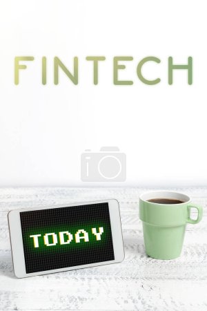 Téléchargez les photos : Signe d'écriture Fintech, Approche d'affaires l'intégration de la technologie dans les offres par les services financiers - en image libre de droit