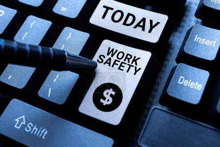 Téléchargez les photos : Rédaction de textes Sécurité au travail, Concept signifiant mesures préventives appliquées par les entreprises pour protéger la santé des travailleurs - en image libre de droit
