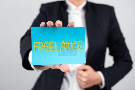 Foto de Firma mostrando Freelance, Word para trabajar en diferentes firmas en lugar de estar permanentemente - Imagen libre de derechos
