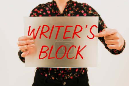 Foto de Signo de texto que muestra Writers Block, Concepto de negocio Condición de no poder pensar en qué escribir - Imagen libre de derechos