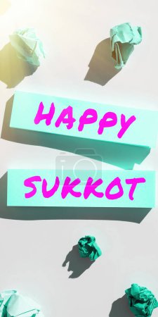 Foto de Escribir mostrando texto Happy Sukkot, Visión general de negocios Irlanda celebración verde amuletos de la suerte y tréboles - Imagen libre de derechos