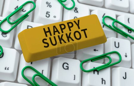 Foto de Expositor conceptual Happy Sukkot, Concepto que significa celebración de Irlanda verdes amuletos de la suerte y tréboles - Imagen libre de derechos