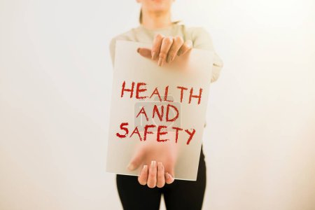 Téléchargez les photos : Inspiration montrant le signe Santé et sécurité, Photo conceptuelle Prendre les mesures appropriées pour vous protéger contre les dommages - en image libre de droit