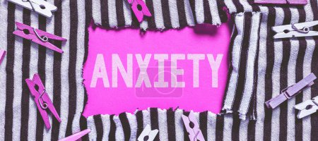 Foto de Signo de texto que muestra ansiedad, escaparate de negocios Intranquilidad excesiva y aprensión Síndrome de ataque de pánico - Imagen libre de derechos