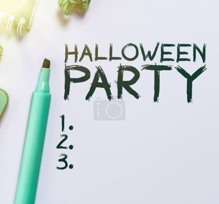 Téléchargez les photos : Texte manuscrit Halloween Party, Internet Concept veille de la fête chrétienne occidentale de la Journée de tous les saints - en image libre de droit