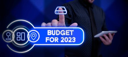 Téléchargez les photos : Rédaction de textes Budget pour 2023, Approche commerciale Estimation écrite des recettes et des dépenses pour 2023 - en image libre de droit