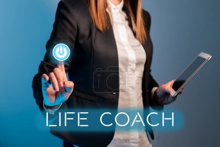 Téléchargez les photos : Légende conceptuelle Life Coach, Business showcase Une personne qui conseille les clients sur la façon de résoudre leurs problèmes ou leurs objectifs - en image libre de droit