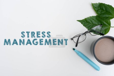Foto de Inspiración mostrando signos de gestión del estrés, negocios muestran formas de aprendizaje de comportarse y pensar que reducen el estrés - Imagen libre de derechos