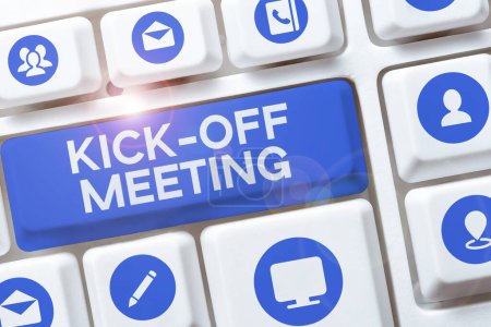 Téléchargez les photos : Légende conceptuelle Kick Off Meeting, Business overview première rencontre avec l'équipe du projet et le client - en image libre de droit