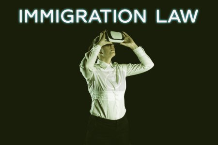 Foto de Leyenda conceptual Ley de Inmigración, Visión general de los negocios estatutos nacionales y precedentes legales que rigen la inmigración - Imagen libre de derechos