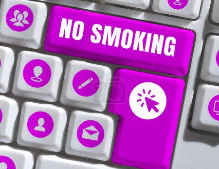 Foto de Texto que muestra inspiración No fumar, escaparate de negocios con tabaco está prohibido en este lugar - Imagen libre de derechos