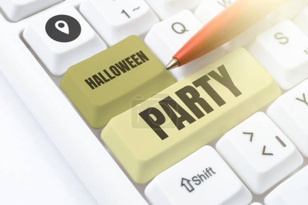 Téléchargez les photos : Légende conceptuelle Halloween Party, Vue d'ensemble de la veille de la fête chrétienne occidentale de la journée des saints - en image libre de droit