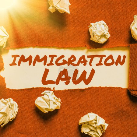 Foto de Leyenda conceptual Ley de Inmigración, Palabra para los estatutos nacionales y precedentes legales que rigen la inmigración - Imagen libre de derechos