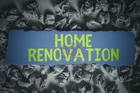 Téléchargez les photos : Panneau affichant la rénovation domiciliaire, Word pour le processus de rénovation ou d'ajout à son s est la maison - en image libre de droit