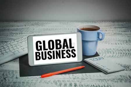 Foto de Leyenda conceptual Global Business, Concepto que significa empresa que opera instalaciones en muchos países - Imagen libre de derechos