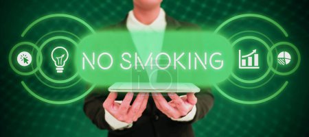 Foto de Escribir mostrando texto No Fumar, Idea de negocios usando tabaco está prohibido en este lugar - Imagen libre de derechos