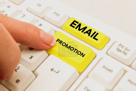 Téléchargez les photos : Email Promotion, Business concept commercial diffusion qui offre des incitations à stimuler les ventes - en image libre de droit
