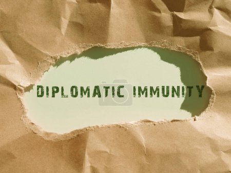 Téléchargez les photos : Inspiration signe d'immunité diplomatique, mot pour mot qui donne aux diplomates étrangers des droits spéciaux dans le pays où ils travaillent - en image libre de droit