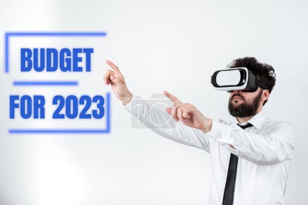 Téléchargez les photos : Texte manuscrit Budget 2023, Word for An written estimates of revenue and expenditure for 2023 - en image libre de droit