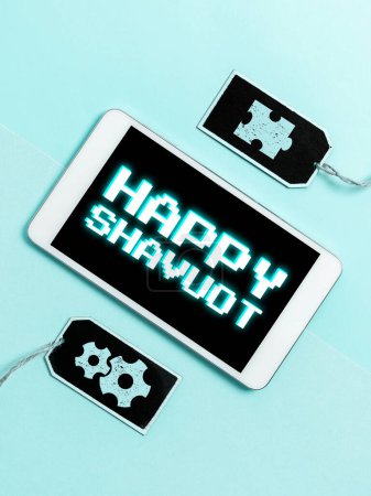 Téléchargez les photos : Inspiration montrant signe Happy Shavuot, concept d'entreprise fête juive commémorant la révélation des Dix Commandements - en image libre de droit