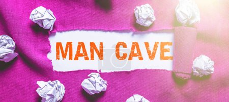 Foto de Expositor conceptual Cueva del hombre, Concepto que significa una habitación, espacio o área de una vivienda reservada para una persona masculina - Imagen libre de derechos