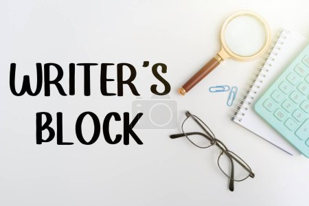 Foto de Inspiración mostrando signo Writers Block, Internet Concept Condición de no poder pensar en qué escribir - Imagen libre de derechos