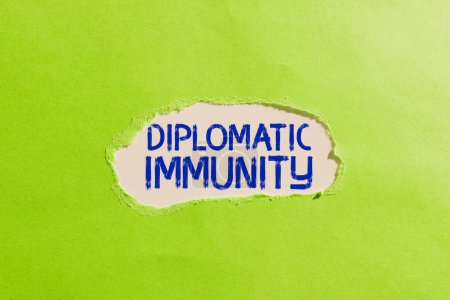 Téléchargez les photos : Signe affichant l'immunité diplomatique, Internet Loi conceptuelle qui donne aux diplomates étrangers des droits spéciaux dans le pays où ils travaillent - en image libre de droit