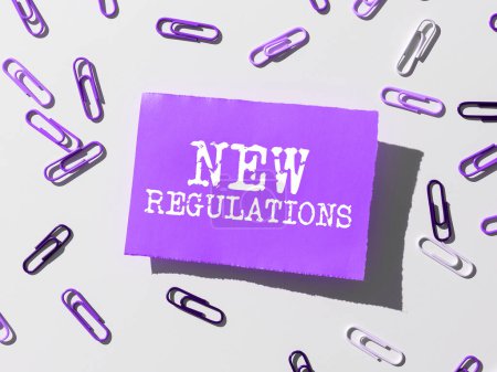 Foto de Señal de texto que muestra nuevas regulaciones, escaparate de negocios Regulación que controla la actividad generalmente utilizada por las reglas. - Imagen libre de derechos
