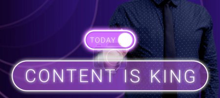 Foto de Inspiración mostrando signo El contenido es rey, foto conceptual El contenido es el corazón de las estrategias de marketing actuales - Imagen libre de derechos