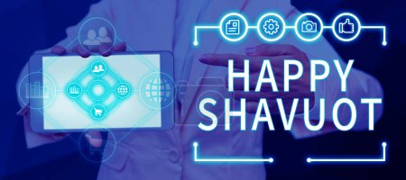 Téléchargez les photos : Légende conceptuelle Happy Shavuot, Concept signifiant fête juive commémorant la révélation des Dix Commandements - en image libre de droit