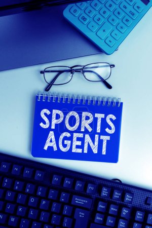 Foto de Texto que muestra inspiración Agente deportivo, Word for person gestiona el reclutamiento para contratar a los mejores jugadores deportivos para un equipo - Imagen libre de derechos