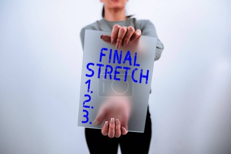 Téléchargez les photos : Écriture Afficher le texte Final Stretch, Concept d'entreprise Dernière jambe Conclusion Ultime Étape Finale Fin de l'année - en image libre de droit