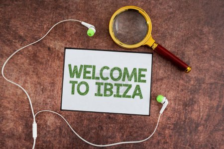 Téléchargez les photos : Écriture de texte Bienvenue à Ibiza, Parole écrite sur Salutations chaleureuses de l'une des îles Baléares d'Espagne - en image libre de droit