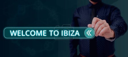 Téléchargez les photos : Légende du texte Bienvenue à Ibiza, Internet Concept Salutations chaleureuses de l'une des îles Baléares d'Espagne - en image libre de droit