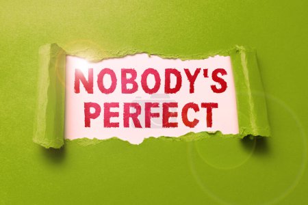 Foto de Letrero de escritura a mano Nobodys Perfect, idea de negocio solía decir que todo el mundo comete errores o culpa - Imagen libre de derechos