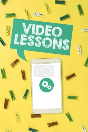 Foto de Leyenda conceptual Lecciones en video, Idea de negocios Material de educación en línea para un tema Visualización y aprendizaje - Imagen libre de derechos