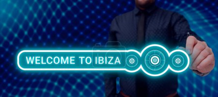 Téléchargez les photos : Signe texte montrant Bienvenue à Ibiza, Approche d'affaires Salutations chaleureuses de l'une des îles Baléares d'Espagne - en image libre de droit